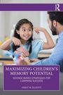 Titel: Maximizing Children's Memory Potential; Untertitel: Science-Based Strategies for Learning Success; Autor: Emily M. Elliott. Ein Mädchen zeigt auf ein Gehirnmodell.