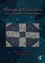 "Managerial Economics: Theory and Application for Decision Makers" von Ramesh Chandra Das und Sovik Mukherjee. Luftaufnahme eines Kreuzungsbereichs mit Zebrastreifen.
