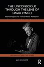 „THE UNCONSCIOUS THROUGH THE LENS OF DAVID LYNCH“ steht über einem Schwarz-Weiß-Bild eines Mannes mit Kamera.