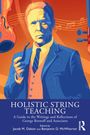 "Holistic String Teaching" in großen Buchstaben, Illustration eines Mannes mit Pfeife, Geige, musikalische Symbole.
