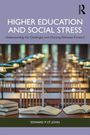 „Higher Education and Social Stress“ oben, „Edward P. St. John“ unten. Bücher in einem Lesesaal mit Stühlen.