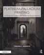 "PLATINUM-PALLADIUM PRINTING" über einem Torbogen. Eine Silhouette steht hinter einer Glastür, umgeben von Pflanzen.