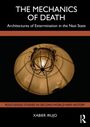 „THE MECHANICS OF DEATH: Architectures of Extermination in the Nazi State“. Großes Licht mit Metallgitter, dunkler Hintergrund.