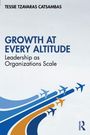 Text: "Growth at Every Altitude: Leadership as Organizations Scale" von Tessie Tzavaras Catsambas. Illustration mit Flugzeugen.