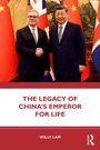 "THE LEGACY OF CHINA’S EMPEROR FOR LIFE" und "WILLY LAM" in rotem Text. Zwei Männer schütteln Hände; Flaggen im Hintergrund.