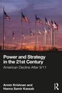 "Power and Strategy in the 21st Century: American Decline After 9/11" von Armin Krishnan und Hanna Samir Kassab. Zeigt wehende US-Flaggen vor einem Abendhimmel.