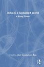 "India in a Globalised World: A Rising Power. Bearbeitet von Adluri Subramanyam Raju." Abstrakte blaue Illustration im Hintergrund.