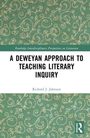 Titel: "A Deweyan Approach to Teaching Literary Inquiry" von Richard J. Johnson. Grüner Hintergrund mit weißen floralen Mustern.
