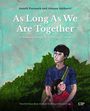 Buchtitel: "As Long As We Are Together". Kind umarmt Person vor grünem Hintergrund.