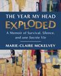 "The Year My Head Exploded" von Marie-Claire McKelvey. Abstrakte Malerei in Erdtönen und Blau im Hintergrund.