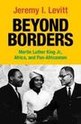 Jeremy I. Levitt: BEYOND BORDERS; Martin Luther King Jr., Africa, and Pan-Africanism. Drei Personen schütteln Hände.