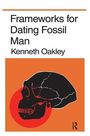 "Frameworks for Dating Fossil Man" von Kenneth Oakley. Illustration eines menschlichen Schädels auf orangefarbenem Hintergrund.
