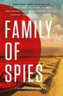 Text: “Family of Spies. A World War II story of Nazi espionage, betrayal, and the secret history behind Pearl Harbor.” Im Hintergrund erstreckt sich eine Reihe historischer Flugzeuge, überlagert von einem roten Kreis.