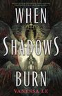"WHEN SHADOWS BURN" von Vanessa Le. Dunkle Flügel und Krone, gotische Ruine in der Mitte; dramatisch, mystisch.