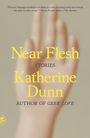 „Near Flesh“ und „Katherine Dunn“ in gelber Schrift, Hintergrund zeigt eine verschwommene menschliche Hand.