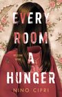 „EVERY ROOM A HUNGER. WELCOME HOME. NINO CIPRI.“ Eine Figur mit langen Haaren vor blumiger Tapete, Insekten umher.
