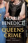 Text: "Marie Benedict, The Queens of Crime". Zwei Frauen in eleganten Kleidern mit Perlenketten und Glasperlen.