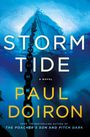 "STORM TIDE" oben, "PAUL DOIRON" unten. Eine schwere Kette führt ins Wasser, von unten nach oben in einer blauen Umgebung.