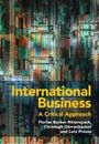 Text: "International Business: A Critical Approach. Florian Becker-Ritterspach, Christoph Dörrenbächer und Lutz Preuss." Hintergrund: Farbige, gestapelte Container.