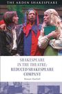 "Shakespeare in the Theatre: Reduced Shakespeare Company" von Ronan Hatfull. Drei Personen in Kostümen stehen zusammen.