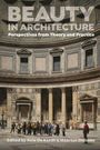 "BEAUTY IN ARCHITECTURE: Perspectives from Theory and Practice." Menschen stehen in einem historischen Gebäude.