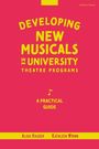 Der Text lautet: "Developing New Musicals in University Theatre Programs: A Practical Guide" von Alisa Hauser und Kathleen Wrinn.