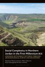 "Social Complexity in Northern Jordan in the First Millennium BCE" steht über einer hügeligen Landschaft.
