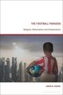 "The Football Paradox: Religion, Nationalism and Globalization" von Aaron W. Hughes. Ein Kind mit Ball vor Wolkenkratzern.