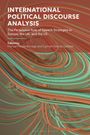 „INTERNATIONAL POLITICAL DISCOURSE ANALYSIS“ in Großbuchstaben, abstrakte Grafik mit geschwungenen Linien in Orange und Grün.