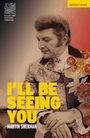 „I'LL BE SEEING YOU“, Martin Sherman. Jemand in einem auffälligen Kostüm, florale Muster, Hände gefaltet.