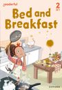 "Bed and Breakfast" groß geschrieben. Ein Mädchen kocht in einer chaotischen Küche, wirbelt eine Pfanne; Essen fliegt.