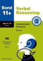"Bond 11+ Verbal Reasoning, Ages 9-10, Year 5, Assessment Practice, Book 2. Illustration eines Kopfes mit Zahnrädern."