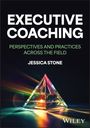 „EXECUTIVE COACHING“, „PERSPECTIVES AND PRACTICES ACROSS THE FIELD“, „JESSICA STONE“. Ein Kristallpyramide verteilt Regenbogenlicht.