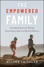 „The Empowered Family: Everyday Practices...“ Zwei Kinder wandern auf einem felsigen Hügel bei Sonnenuntergang.
