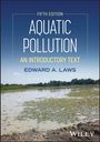 Ein Buchcover mit dem Titel "Fifth Edition Aquatic Pollution: An Introductory Text" von Edward A. Laws. Unten ein See.