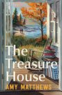 „The Treasure House, Amy Matthews“. Eine Illustration zeigt eine offene Tür, eine Landschaft mit Bäumen und Personen am Meer.