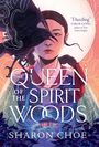 „The Queen of the Spirit Woods“. Eine Frau im traditionellen Gewand mit einem Raben und stilisierten Mustern um sie herum.