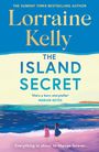 „THE ISLAND SECRET“ von Lorraine Kelly. Zwei Personen am Strand, blau-pinkes Farbschema.