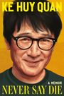 „KE HUY QUAN“, „A MEMOIR“, „NEVER SAY DIE“. Ein Porträt eines lächelnden Mannes mit Brille auf gelbem Hintergrund.