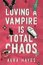 „LOVING A VAMPIRE IS TOTAL CHAOS“ steht in großen Buchstaben, mit Illustrationen von Fledermaus, Skelettarm, Katze und Sarg.