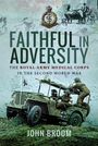 FAITHFUL IN ADVERSITY. THE ROYAL ARMY MEDICAL CORPS IN THE SECOND WORLD WAR. JOHN BROOM. Historisches Foto mit Soldaten auf Jeep.