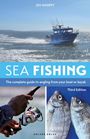 Titel "Sea Fishing". Untertitel: "The complete guide to angling from your boat or kayak". Drittes Edition. Oben ein Boot.