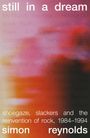 "still in a dream" in großer Schrift. Namen von Bands und Künstlern. Unten: "shoegaze, slackers..." und "simon reynolds". Hintergrund in Rosa- und Orangetönen.