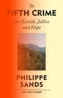 "The Fifth Crime: On Ecocide, Justice, and Hope" von Philippe Sands. Im Hintergrund Hügel und Blumen im rötlichen Licht.