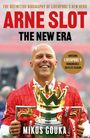 Bucheinband mit Text: „ARNE SLOT: THE NEW ERA“. Unterschrift: „MIKOS GOUKA“. Person in rotem Trikot hält Pokal.