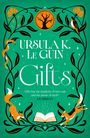 Buchtitel: "Gifts" von Ursula K. Le Guin. Illustration: Tiere, Pflanzen, ein nackter Baum in einem orangefarbenen Kreis.