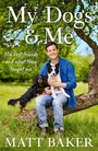 „My Dogs & Me“ und „FINAL COVER TO BE REVEALED“. Ein lächelnder Mann sitzt mit einem Hund in einem Blumenfeld.