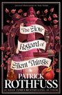 „The Slow Regard of Silent Things“ und „Patrick Rothfuss“ ist in dekorativer Schrift auf einem detailreichen, verspielten Hintergrund mit Blättern, Kerze und Apfel.