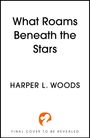 „What Roams Beneath the Stars“ und „Harper L. Woods“. Unten zentriert ist ein orange-weißes Logo mit einem stilisierten Kopf.