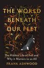 „THE WORLD BENEATH OUR FEET“, bunte Wurzeln, Insekten und ein Maulwurf, darunter „The Hidden Life of Soil...“ und „FRANK ASHWOOD“.